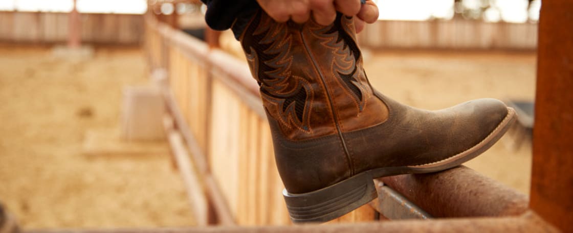 Ariat cowboy hot sale boots square toe